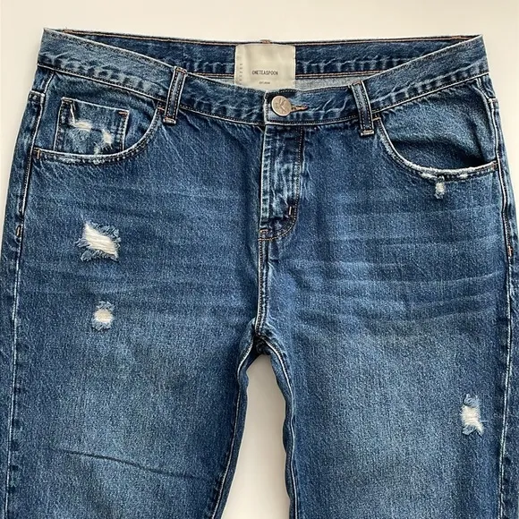 One Teaspoon Size 31 Button fly Distressed‎ women’s 100% cotton blue jeans.