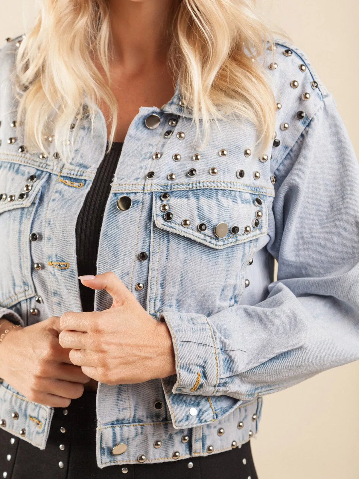 WOMEN'S LONG SLEEVES POCKETS BUTTON CLOSURE STUDS DENIM JACKET